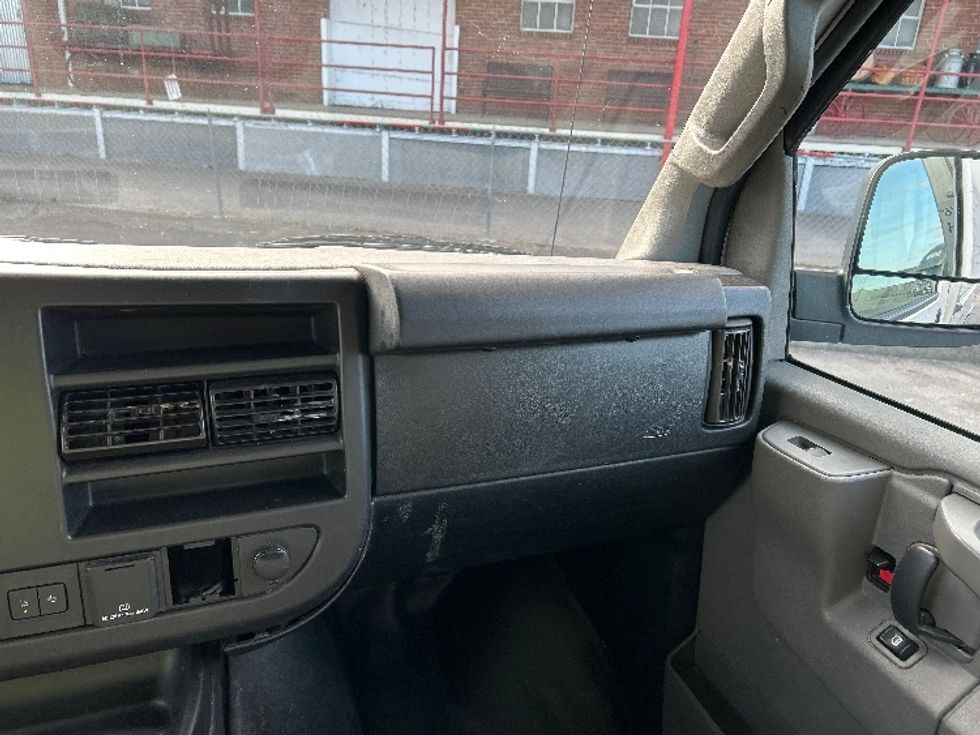 Light Duty Box Truck-Light and Medium Duty Trucks-GMC-2021-Savana G33503-Nashville (Mount Juliet)-TN-107,993\n\t\tmiles-$ 29,250 - Image 20