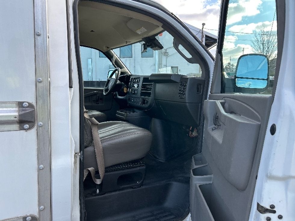 Light Duty Box Truck-Light and Medium Duty Trucks-GMC-2021-Savana G33503-Nashville (Mount Juliet)-TN-107,993\n\t\tmiles-$ 29,250 - Image 19