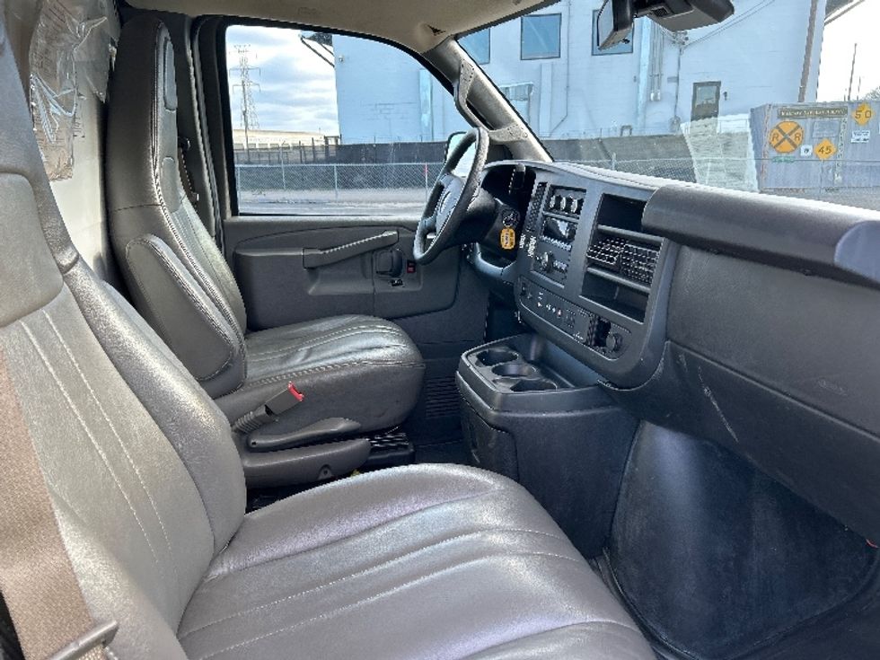 Light Duty Box Truck-Light and Medium Duty Trucks-GMC-2021-Savana G33503-Nashville (Mount Juliet)-TN-107,993\n\t\tmiles-$ 29,250 - Image 21