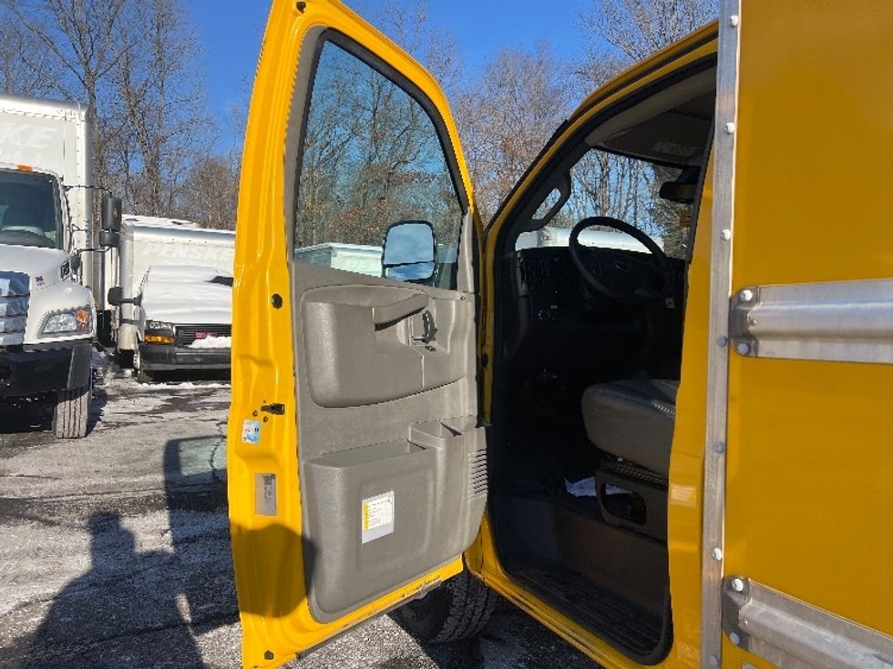 Light Duty Box Truck-Light and Medium Duty Trucks-GMC-2021-Savana G33503-New Castle-DE-100,673\n\t\tmiles-$ 26,750 - Image 16