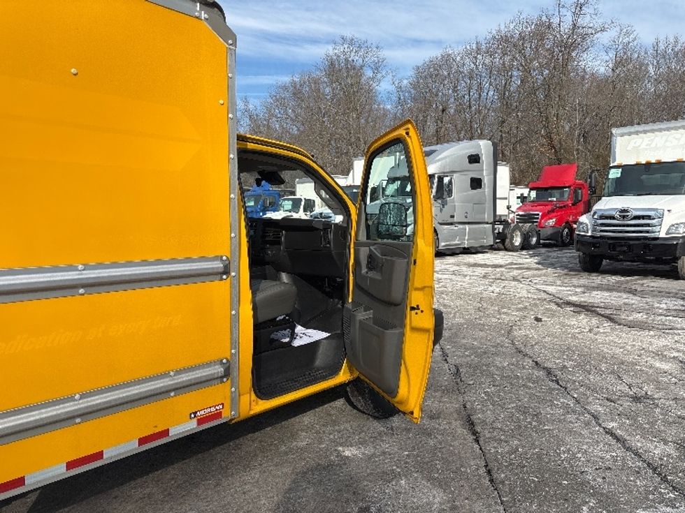 Light Duty Box Truck-Light and Medium Duty Trucks-GMC-2021-Savana G33503-New Castle-DE-100,673\n\t\tmiles-$ 26,750 - Image 20