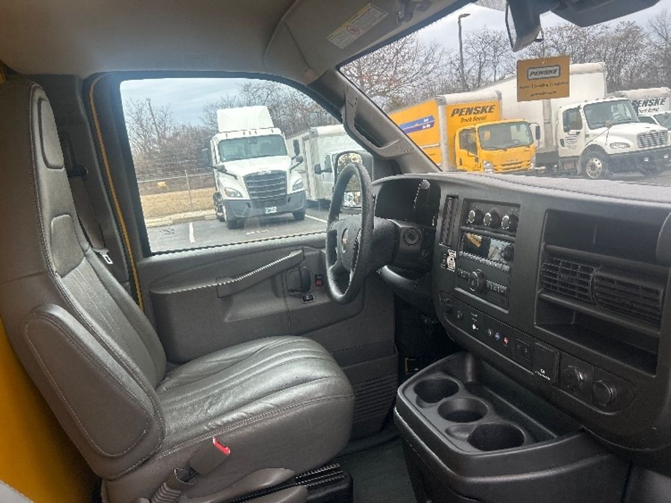 Light Duty Box Truck-Light and Medium Duty Trucks-GMC-2021-Savana G33503-New Castle-DE-100,673\n\t\tmiles-$ 26,750 - Image 22