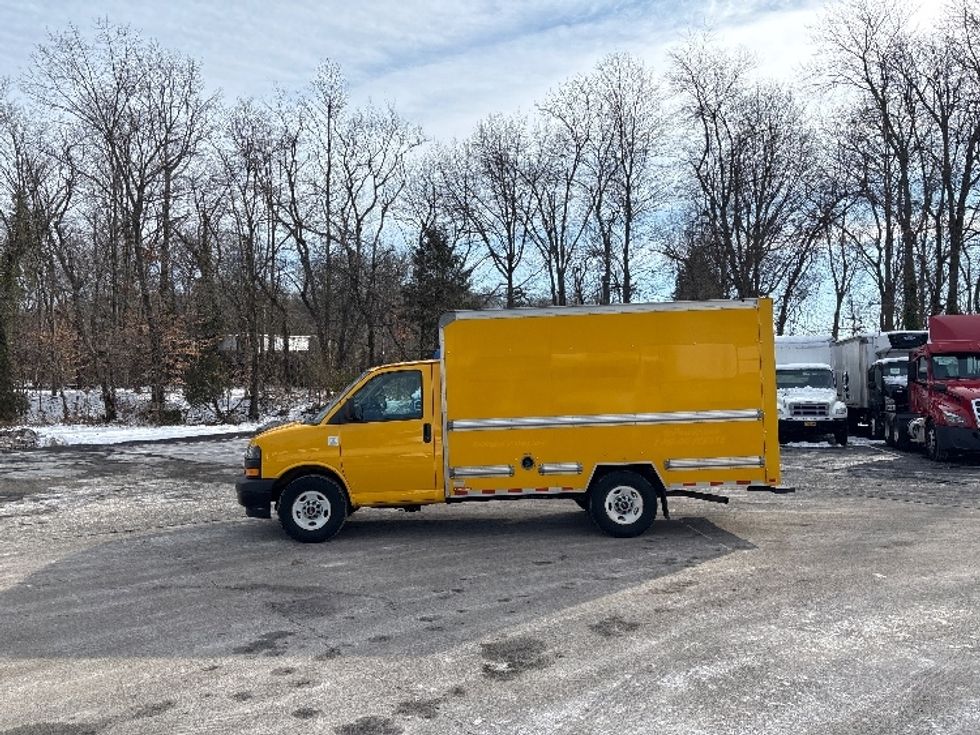 Light Duty Box Truck-Light and Medium Duty Trucks-GMC-2021-Savana G33503-New Castle-DE-100,673\n\t\tmiles-$ 26,750 - Image 4