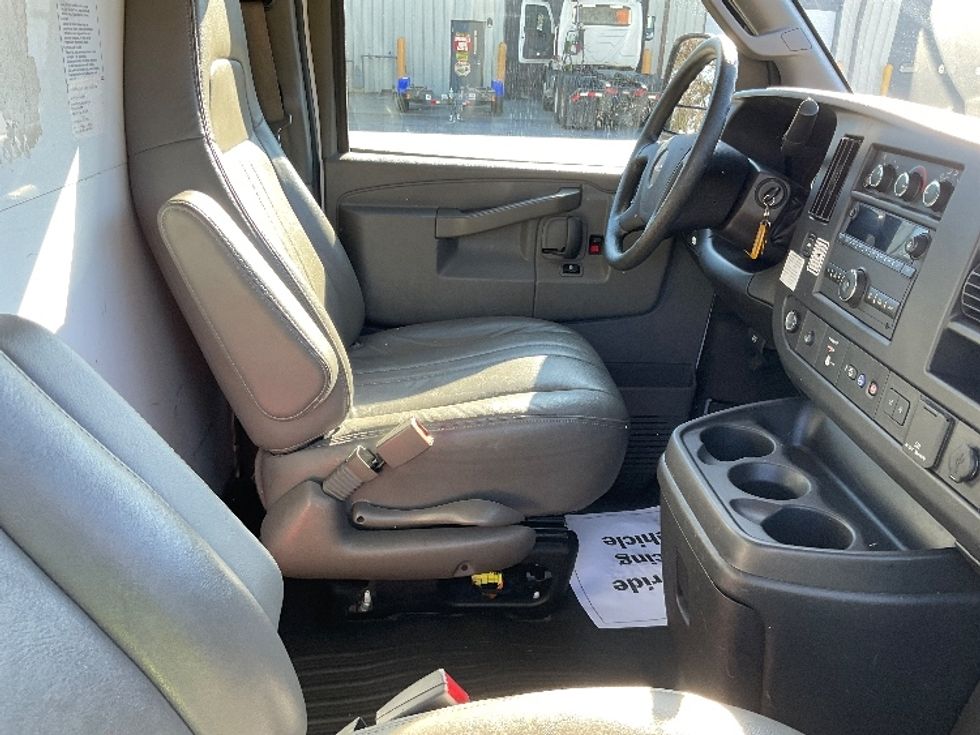 Light Duty Box Truck-Light and Medium Duty Trucks-GMC-2021-Savana G33503-Norfolk-VA-106,002\n\t\tmiles-$ 30,000 - Image 22