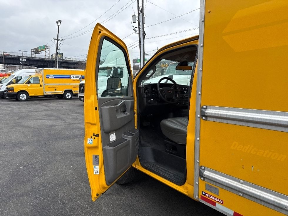 Light Duty Box Truck-Light and Medium Duty Trucks-GMC-2021-Savana G33503-North Bergen-NJ-109,379\n\t\tmiles-$ 25,750 - Image 16
