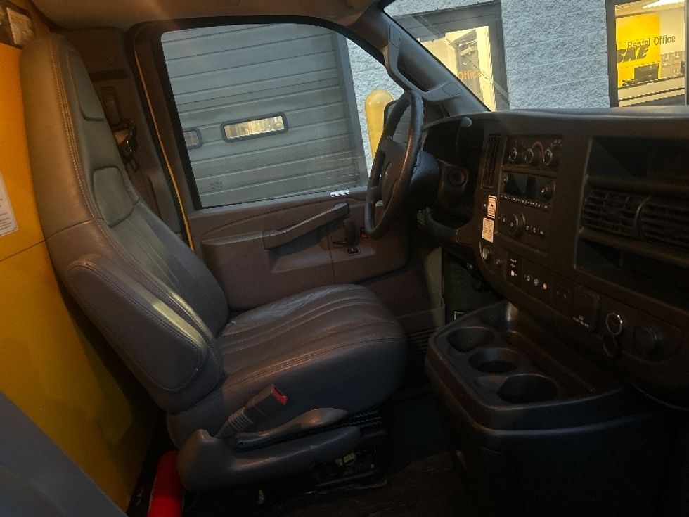 Light Duty Box Truck-Light and Medium Duty Trucks-GMC-2021-Savana G33503-North Bergen-NJ-109,379\n\t\tmiles-$ 25,750 - Image 22