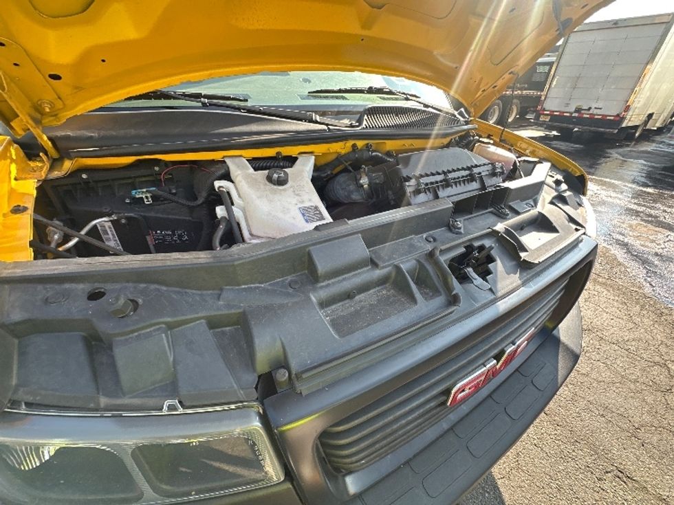 Light Duty Box Truck-Light and Medium Duty Trucks-GMC-2021-Savana G33503-North Bergen-NJ-99,596\n\t\tmiles-$ 24,250 - Image 23