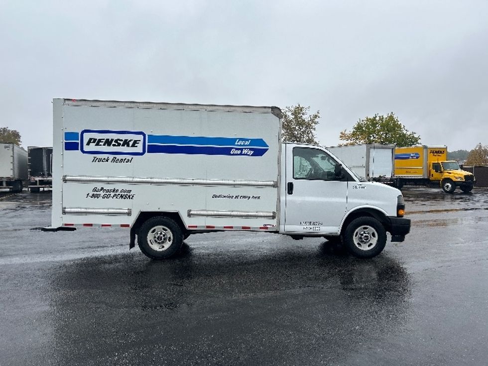 Light Duty Box Truck-Light and Medium Duty Trucks-GMC-2021-Savana G33503-Oakwood Village-OH-98,977\n\t\tmiles-$ 28,750 - Image 15