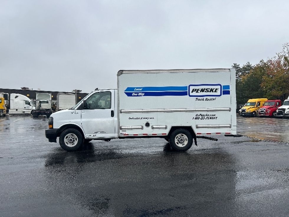 Light Duty Box Truck-Light and Medium Duty Trucks-GMC-2021-Savana G33503-Oakwood Village-OH-98,977\n\t\tmiles-$ 28,750 - Image 4