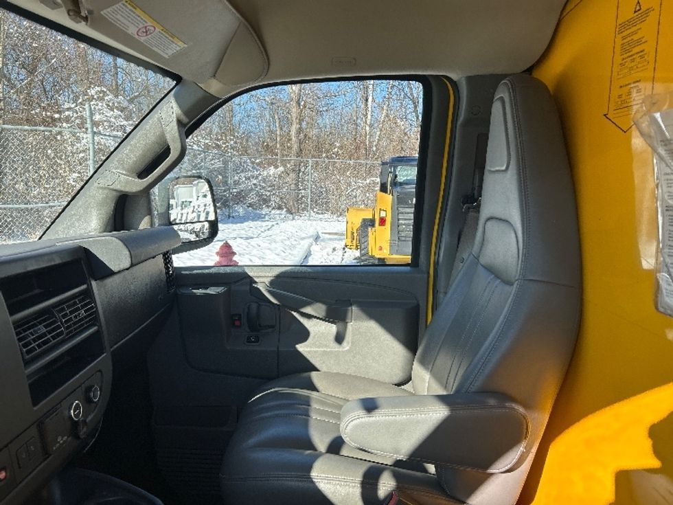 Light Duty Box Truck-Light and Medium Duty Trucks-GMC-2021-Savana G33503-Parsippany-NJ-114,957\n\t\tmiles-$ 24,000 - Image 18
