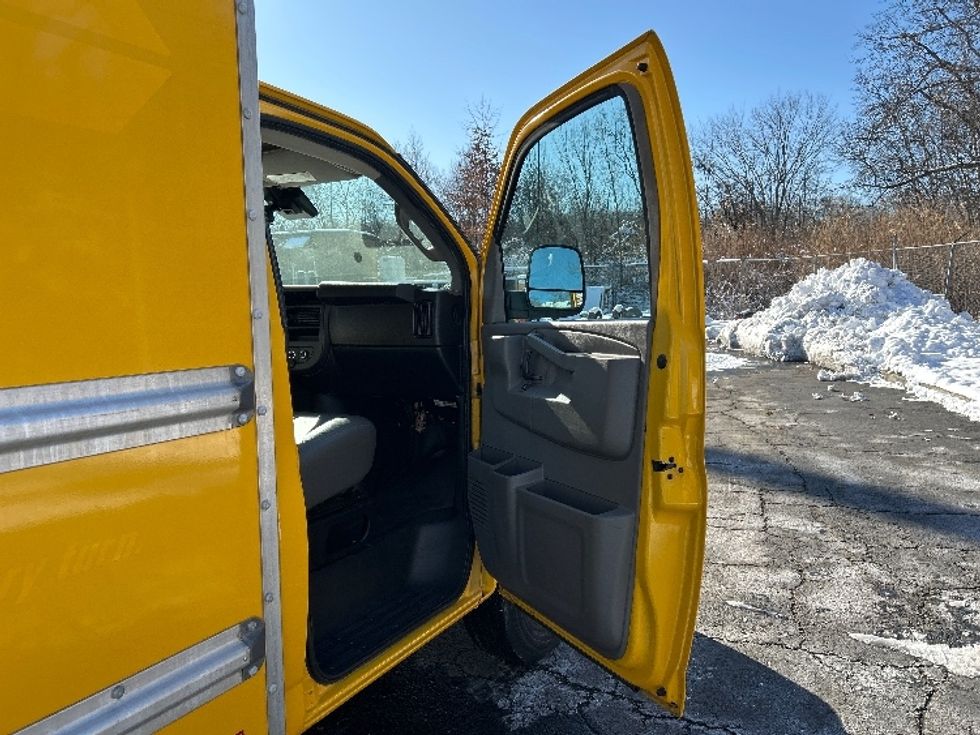 Light Duty Box Truck-Light and Medium Duty Trucks-GMC-2021-Savana G33503-Parsippany-NJ-114,957\n\t\tmiles-$ 24,000 - Image 19