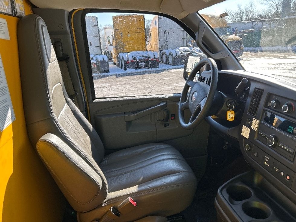 Light Duty Box Truck-Light and Medium Duty Trucks-GMC-2021-Savana G33503-Parsippany-NJ-114,957\n\t\tmiles-$ 24,000 - Image 21