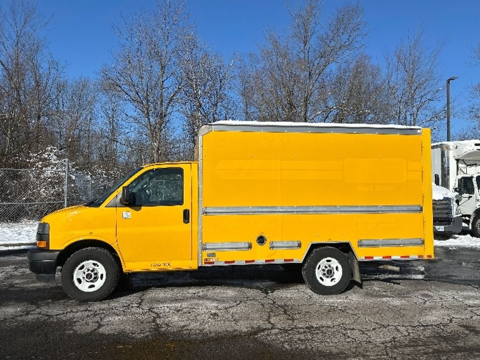 Light Duty Box Truck-Light and Medium Duty Trucks-GMC-2021-Savana G33503-Parsippany-NJ-114,957\n\t\tmiles-$ 24,000 - Image 4