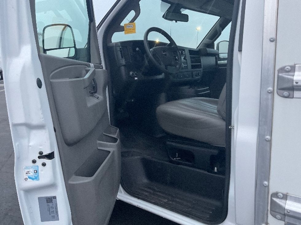 Light Duty Box Truck-Light and Medium Duty Trucks-GMC-2021-Savana G33503-Pasco-WA-103,262\n\t\tmiles-$ 29,750 - Image 16