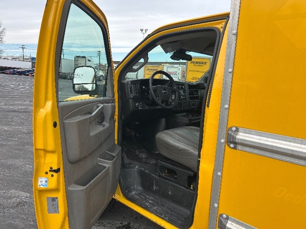 Light Duty Box Truck-Light and Medium Duty Trucks-GMC-2021-Savana G33503-Pennsauken-NJ-110,927\n\t\tmiles-$ 24,500 - Image 13