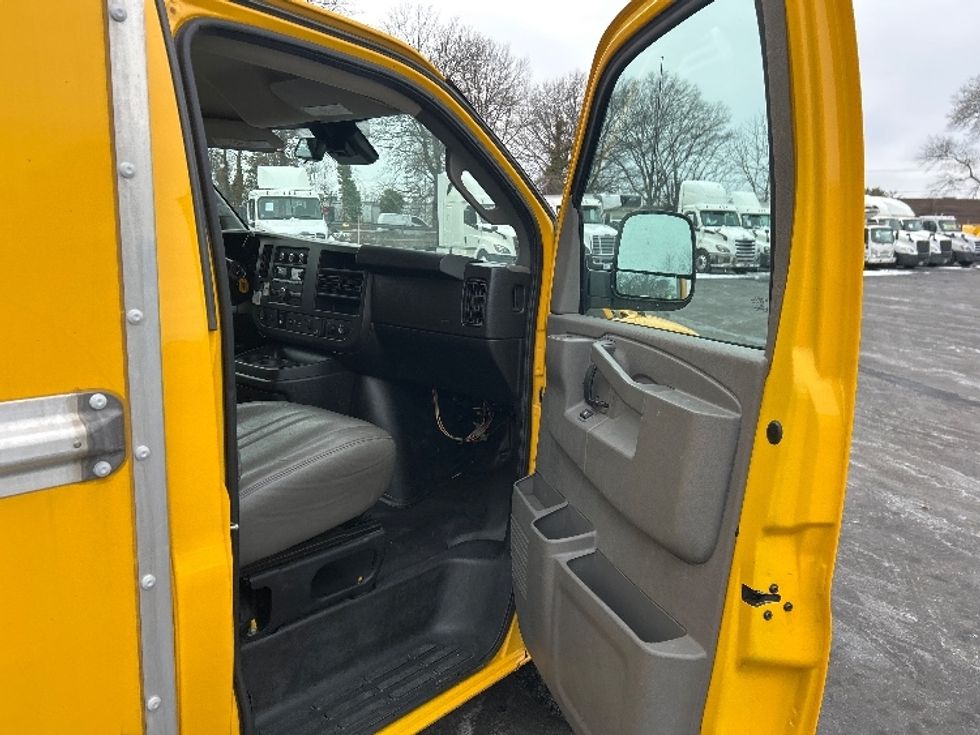 Light Duty Box Truck-Light and Medium Duty Trucks-GMC-2021-Savana G33503-Pennsauken-NJ-110,927\n\t\tmiles-$ 24,500 - Image 17