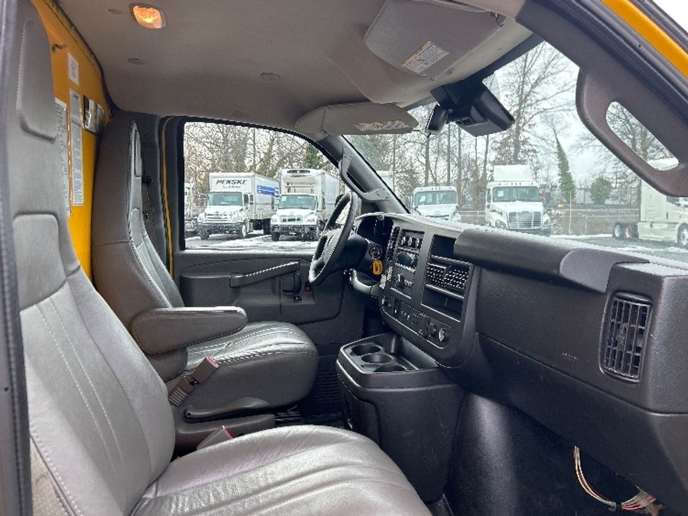 Light Duty Box Truck-Light and Medium Duty Trucks-GMC-2021-Savana G33503-Pennsauken-NJ-110,927\n\t\tmiles-$ 24,500 - Image 19