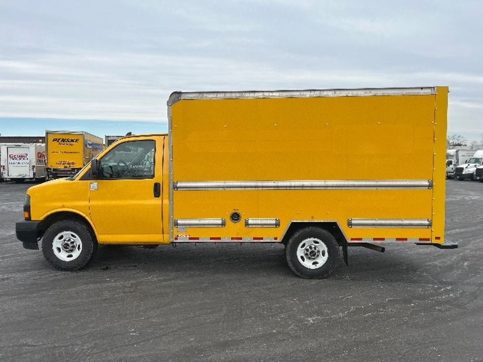 Light Duty Box Truck-Light and Medium Duty Trucks-GMC-2021-Savana G33503-Pennsauken-NJ-110,927\n\t\tmiles-$ 24,500 - Image 4