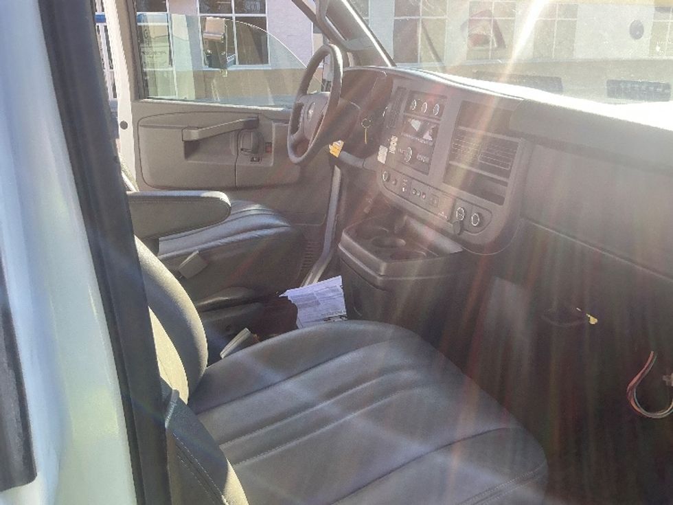 Light Duty Box Truck-Light and Medium Duty Trucks-GMC-2021-Savana G33503-Pensacola-FL-117,508\n\t\tmiles-$ 28,000 - Image 21