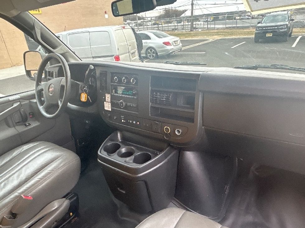 Light Duty Box Truck-Light and Medium Duty Trucks-GMC-2021-Savana G33503-Philadelphia-PA-119,257\n\t\tmiles-$ 23,500 - Image 21