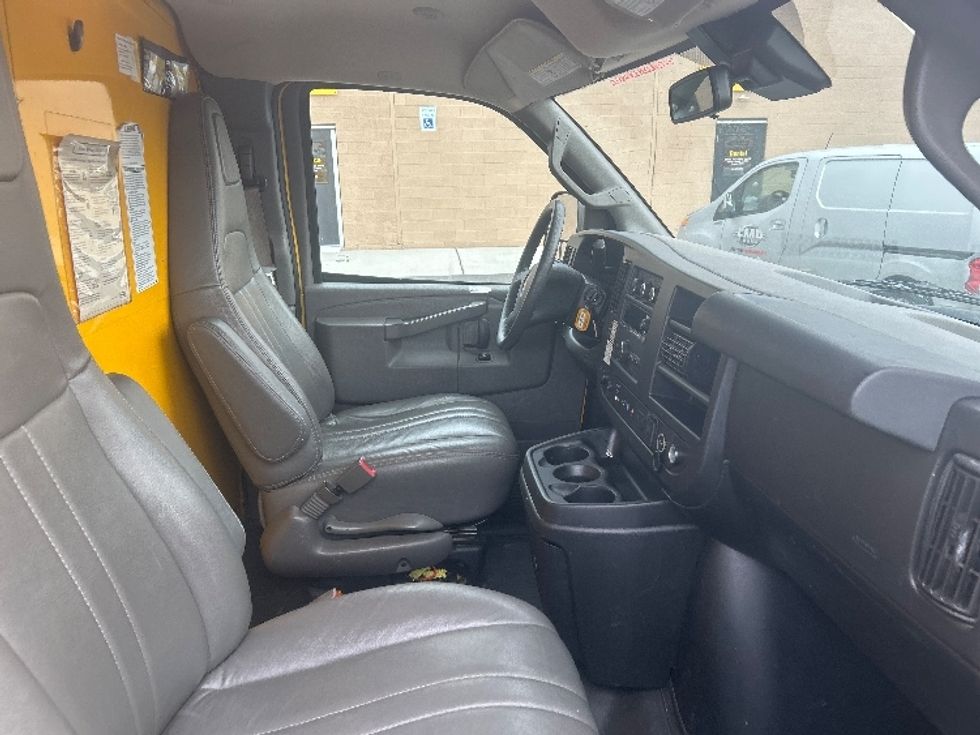 Light Duty Box Truck-Light and Medium Duty Trucks-GMC-2021-Savana G33503-Philadelphia-PA-119,257\n\t\tmiles-$ 23,500 - Image 22