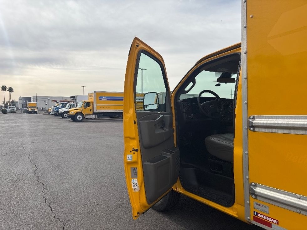 Light Duty Box Truck-Light and Medium Duty Trucks-GMC-2021-Savana G33503-Phoenix-AZ-100,283\n\t\tmiles-$ 24,500 - Image 14