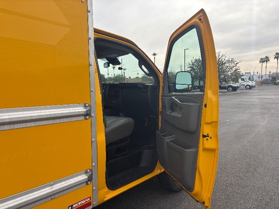 Light Duty Box Truck-Light and Medium Duty Trucks-GMC-2021-Savana G33503-Phoenix-AZ-100,283\n\t\tmiles-$ 24,500 - Image 18