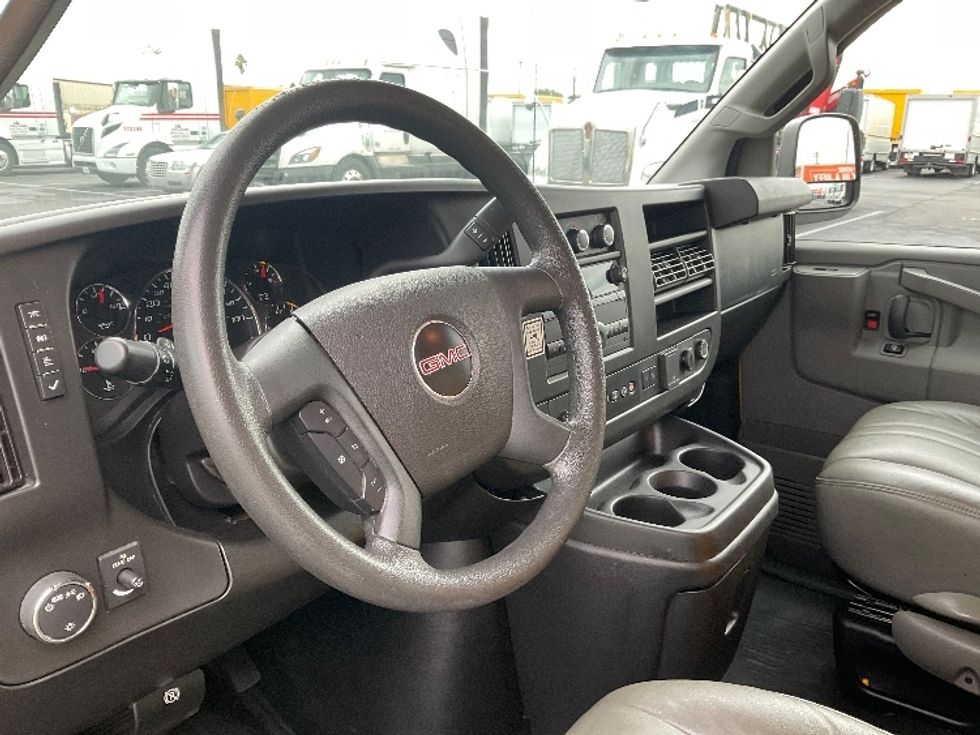 Light Duty Box Truck-Light and Medium Duty Trucks-GMC-2021-Savana G33503-Phoenix-AZ-103,737\n\t\tmiles-$ 24,000 - Image 16