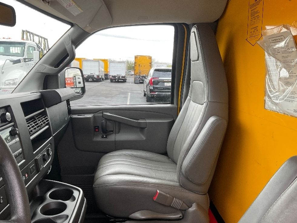 Light Duty Box Truck-Light and Medium Duty Trucks-GMC-2021-Savana G33503-Phoenix-AZ-103,737\n\t\tmiles-$ 24,000 - Image 18