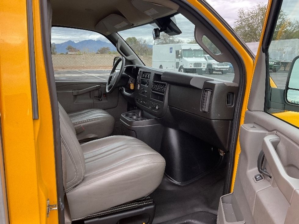 Light Duty Box Truck-Light and Medium Duty Trucks-GMC-2021-Savana G33503-Phoenix-AZ-103,737\n\t\tmiles-$ 24,000 - Image 19