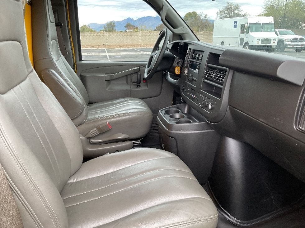 Light Duty Box Truck-Light and Medium Duty Trucks-GMC-2021-Savana G33503-Phoenix-AZ-103,737\n\t\tmiles-$ 24,000 - Image 21