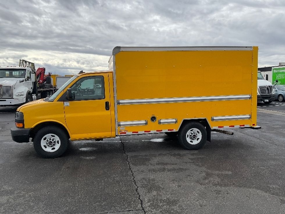 Light Duty Box Truck-Light and Medium Duty Trucks-GMC-2021-Savana G33503-Phoenix-AZ-103,737\n\t\tmiles-$ 24,000 - Image 4