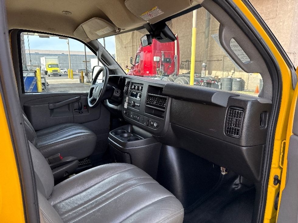 Light Duty Box Truck-Light and Medium Duty Trucks-GMC-2021-Savana G33503-Phoenix-AZ-106,851\n\t\tmiles-$ 23,750 - Image 19