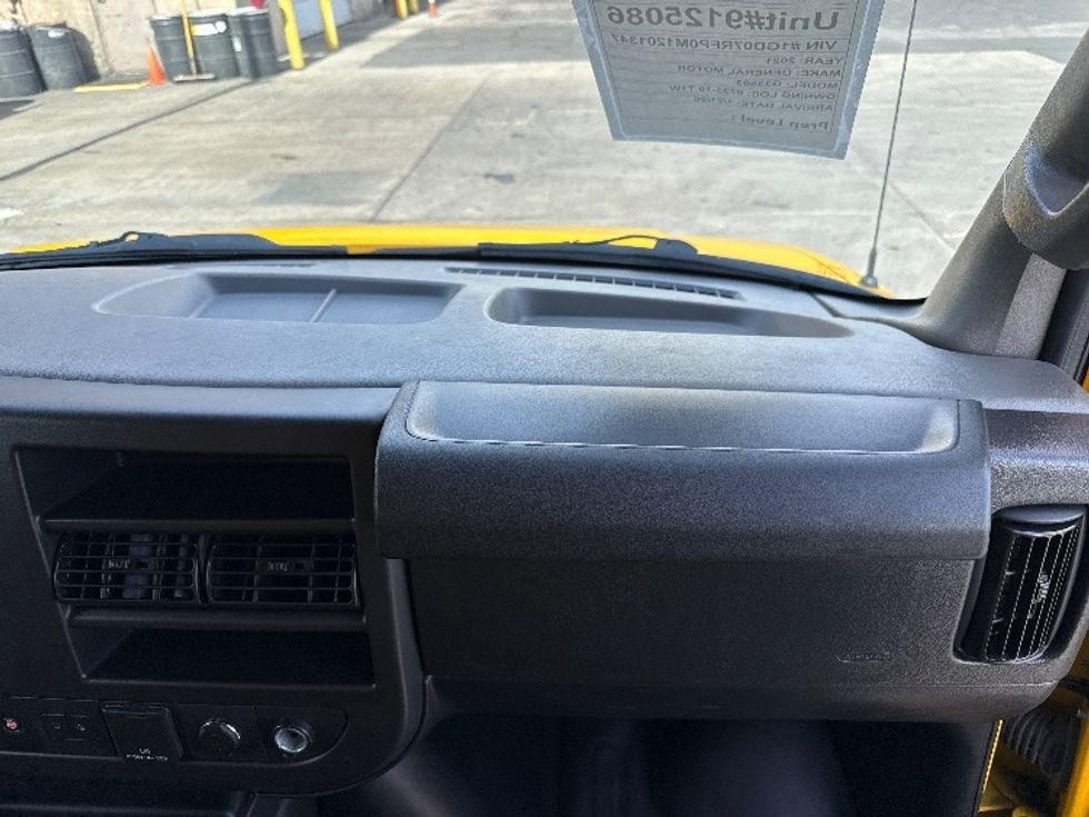 Light Duty Box Truck-Light and Medium Duty Trucks-GMC-2021-Savana G33503-Phoenix-AZ-106,851\n\t\tmiles-$ 23,750 - Image 20