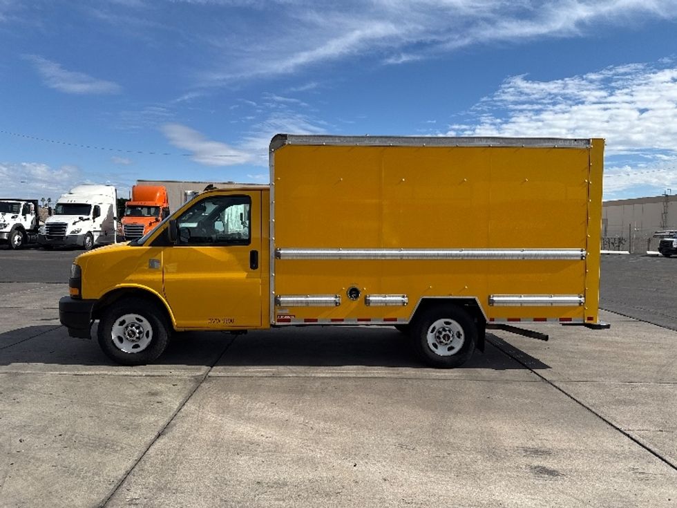 Light Duty Box Truck-Light and Medium Duty Trucks-GMC-2021-Savana G33503-Phoenix-AZ-106,851\n\t\tmiles-$ 23,750 - Image 4