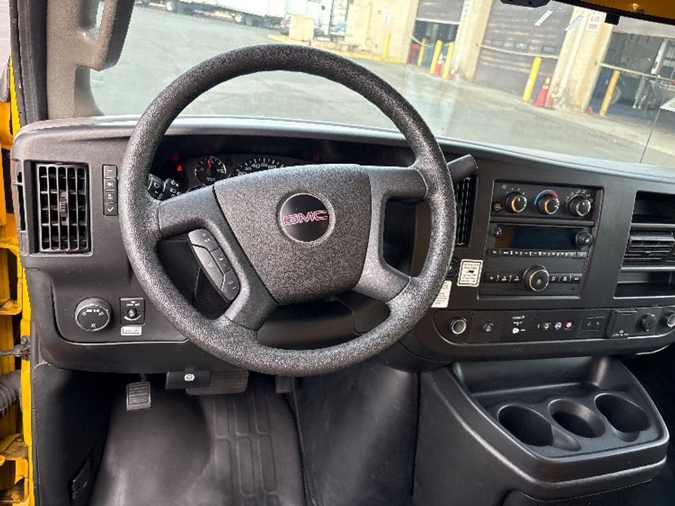 Light Duty Box Truck-Light and Medium Duty Trucks-GMC-2021-Savana G33503-Phoenix-AZ-107,849\n\t\tmiles-$ 23,750 - Image 17