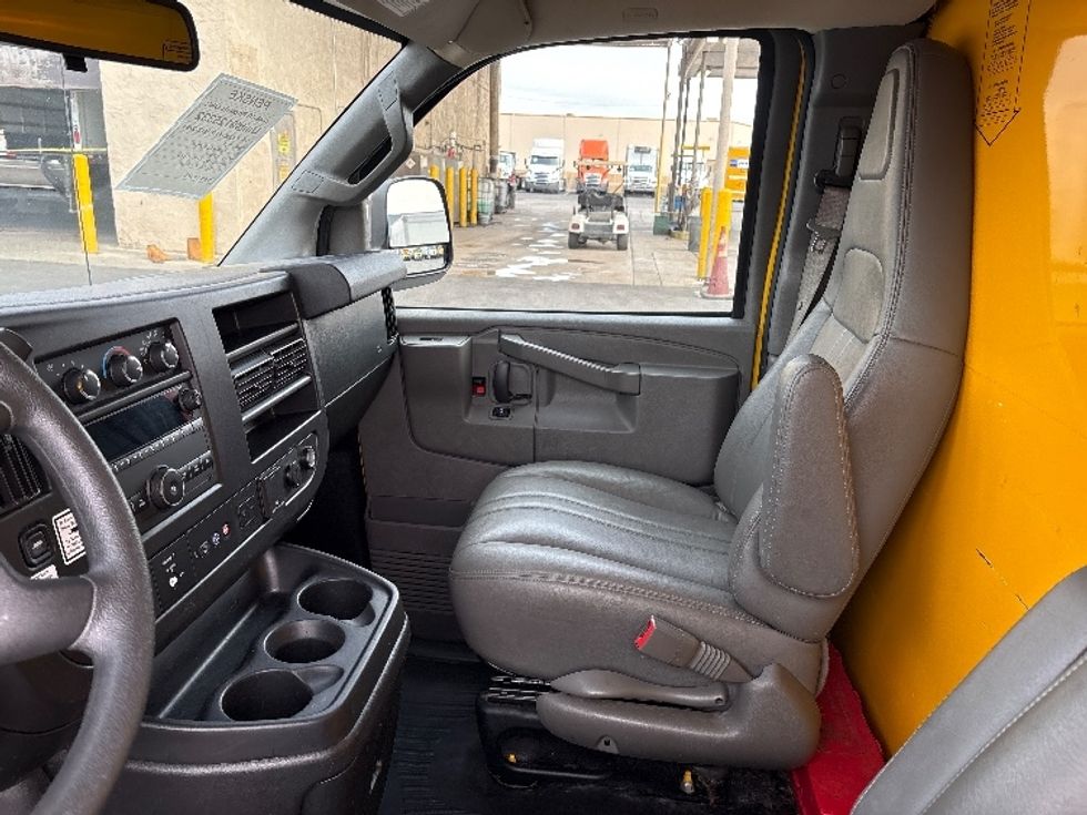 Light Duty Box Truck-Light and Medium Duty Trucks-GMC-2021-Savana G33503-Phoenix-AZ-107,849\n\t\tmiles-$ 23,750 - Image 18