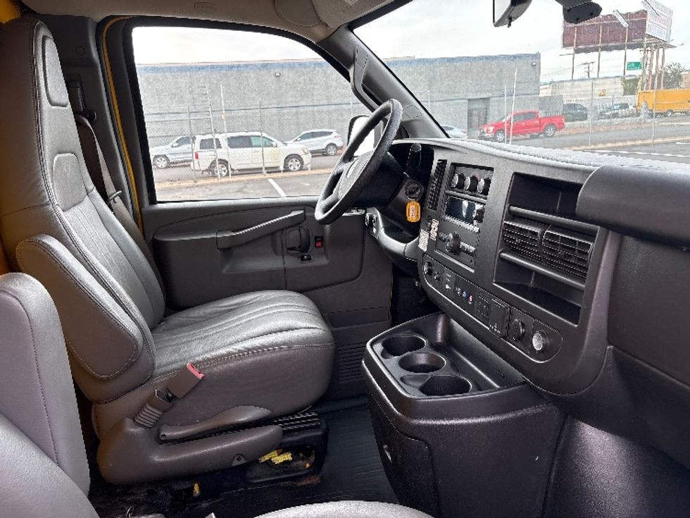 Light Duty Box Truck-Light and Medium Duty Trucks-GMC-2021-Savana G33503-Phoenix-AZ-107,849\n\t\tmiles-$ 23,750 - Image 21