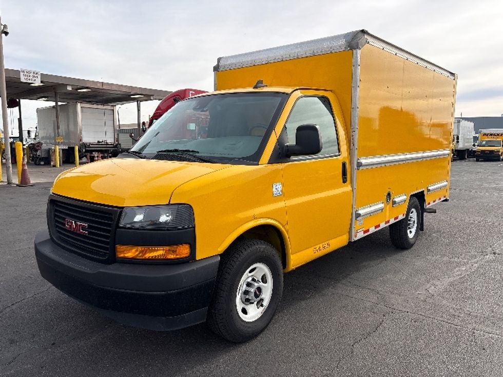 Light Duty Box Truck-Light and Medium Duty Trucks-GMC-2021-Savana G33503-Phoenix-AZ-107,849\n\t\tmiles-$ 23,750 - Image 3