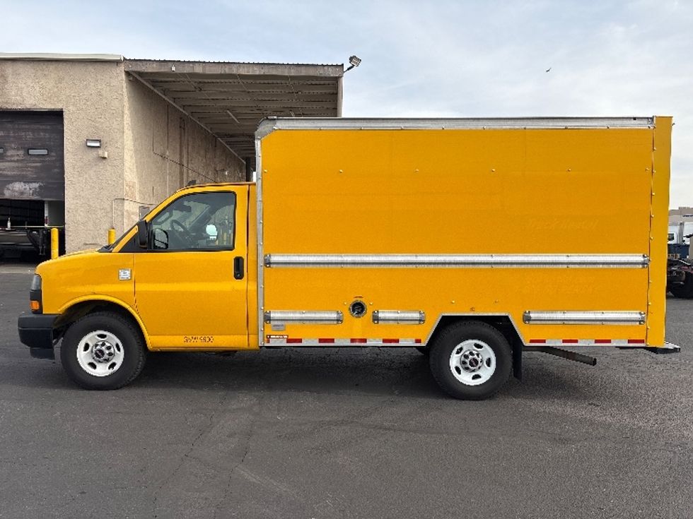 Light Duty Box Truck-Light and Medium Duty Trucks-GMC-2021-Savana G33503-Phoenix-AZ-107,849\n\t\tmiles-$ 23,750 - Image 4
