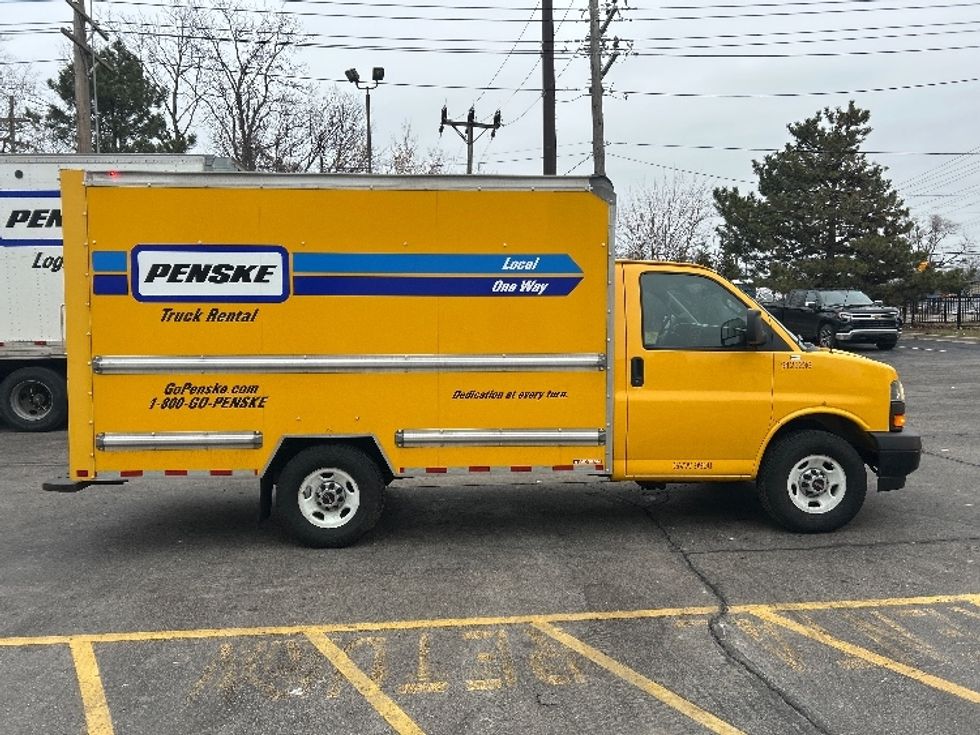 Light Duty Box Truck-Light and Medium Duty Trucks-GMC-2021-Savana G33503-Plymouth-MI-99,625\n\t\tmiles-$ 26,250 - Image 15