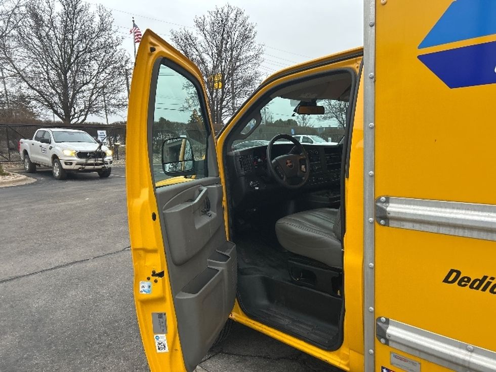 Light Duty Box Truck-Light and Medium Duty Trucks-GMC-2021-Savana G33503-Plymouth-MI-99,625\n\t\tmiles-$ 26,250 - Image 16