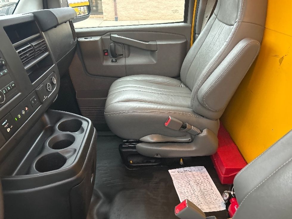 Light Duty Box Truck-Light and Medium Duty Trucks-GMC-2021-Savana G33503-Plymouth-MI-99,625\n\t\tmiles-$ 26,250 - Image 18