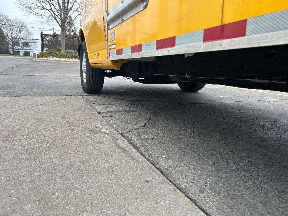 Light Duty Box Truck-Light and Medium Duty Trucks-GMC-2021-Savana G33503-Plymouth-MI-99,625\n\t\tmiles-$ 26,250 - Image 5