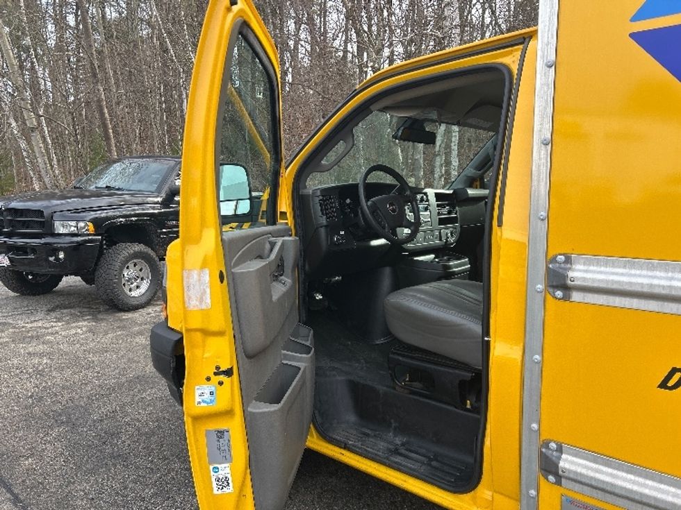 Light Duty Box Truck-Light and Medium Duty Trucks-GMC-2021-Savana G33503-Pompano Beach-FL-112,108\n\t\tmiles-$ 26,250 - Image 16