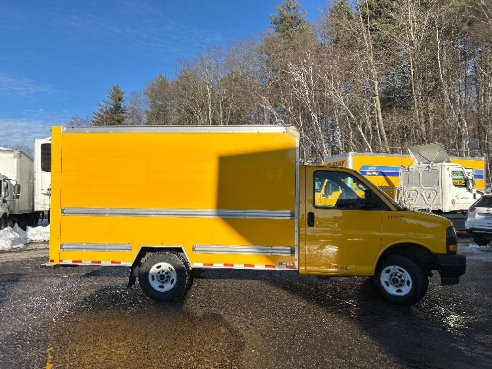 Light Duty Box Truck-Light and Medium Duty Trucks-GMC-2021-Savana G33503-Pompano Beach-FL-112,108\n\t\tmiles-$ 26,250 - Image 4