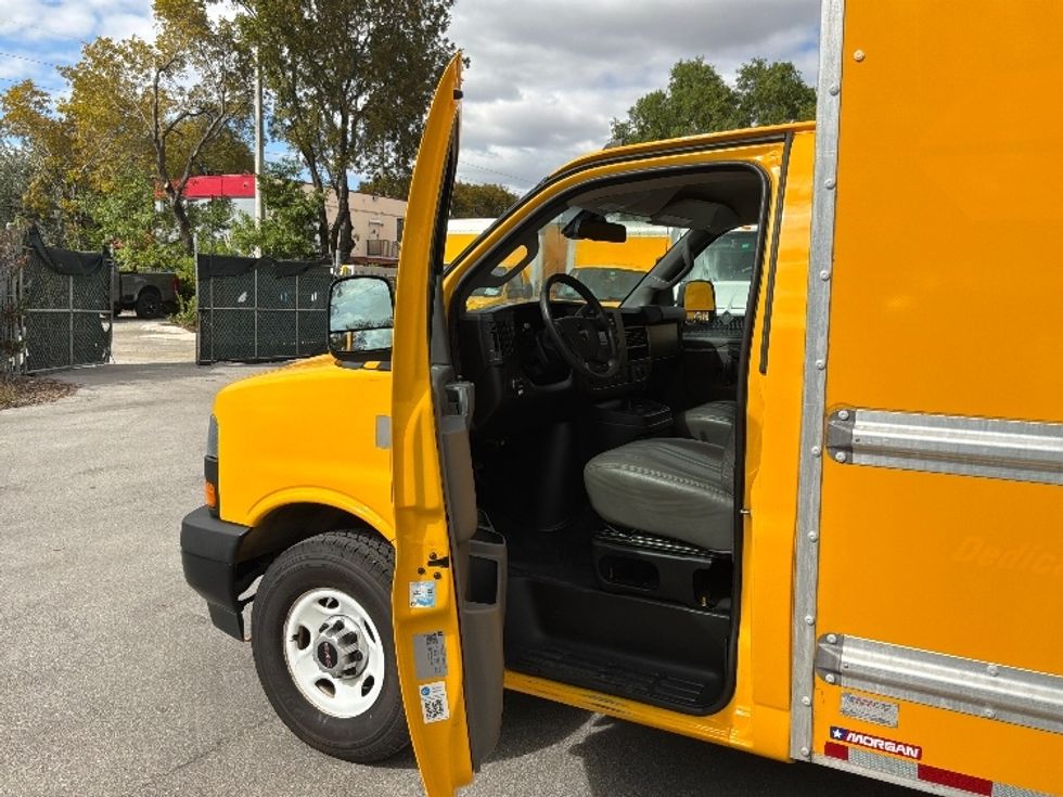 Light Duty Box Truck-Light and Medium Duty Trucks-GMC-2021-Savana G33503-Pompano Beach-FL-112,276\n\t\tmiles-$ 26,250 - Image 15