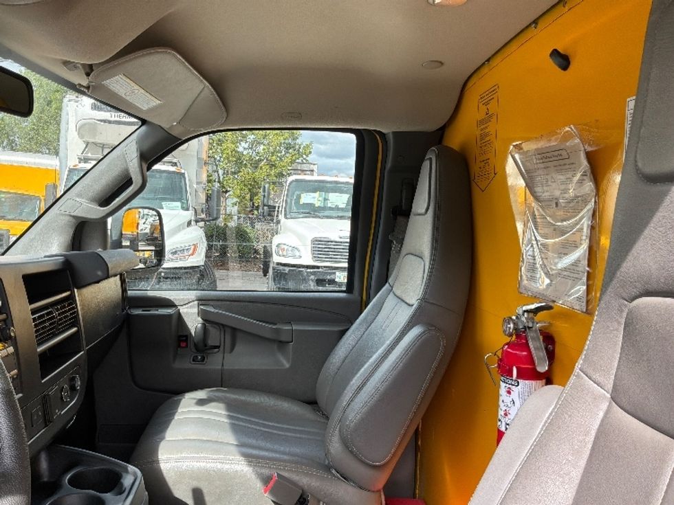 Light Duty Box Truck-Light and Medium Duty Trucks-GMC-2021-Savana G33503-Pompano Beach-FL-112,276\n\t\tmiles-$ 26,250 - Image 18