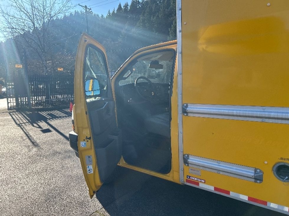 Light Duty Box Truck-Light and Medium Duty Trucks-GMC-2021-Savana G33503-Portland-OR-103,728\n\t\tmiles-$ 27,250 - Image 15