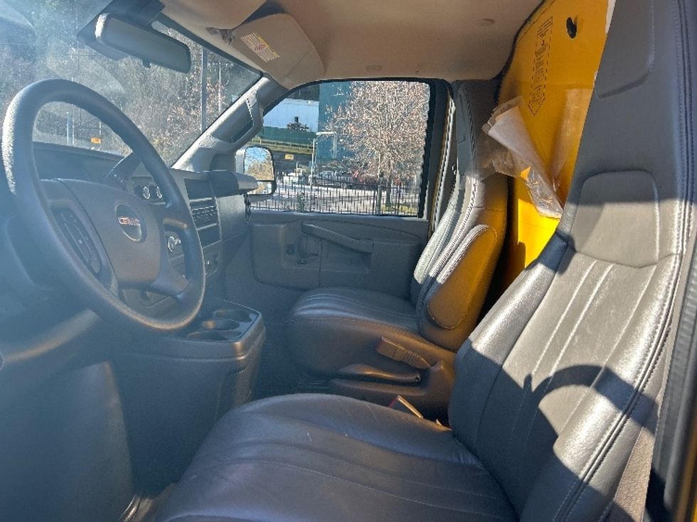 Light Duty Box Truck-Light and Medium Duty Trucks-GMC-2021-Savana G33503-Portland-OR-103,728\n\t\tmiles-$ 27,250 - Image 18